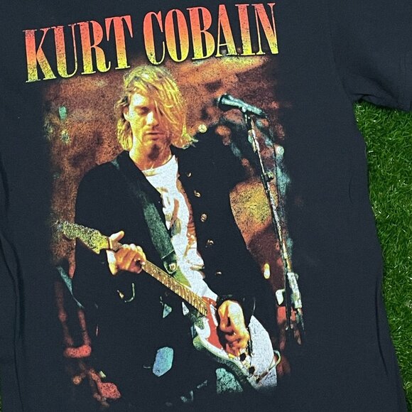 Kurt Cobain Live in Concert Rock T-shirts size Small - Picture 4 of 4